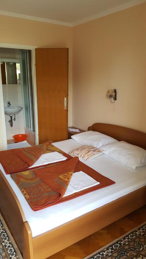 Bed and Breakfast Anka Bunic Rab Town Exterior foto