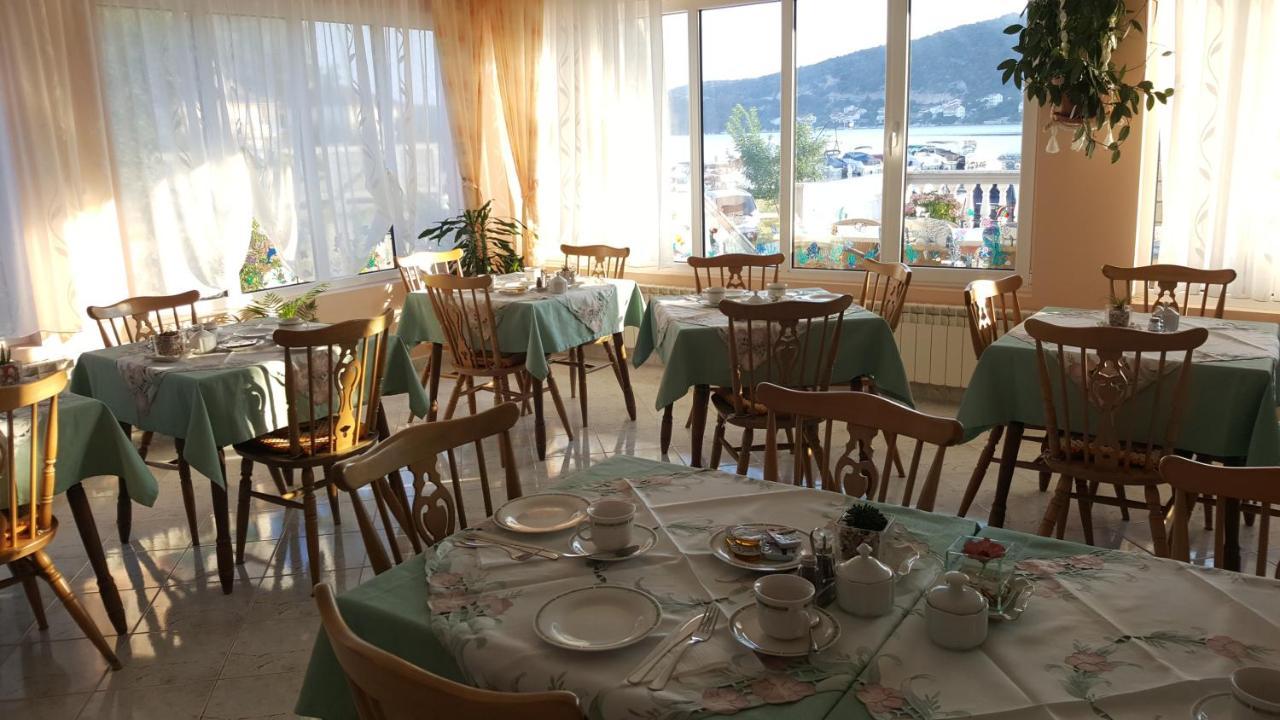 Bed and Breakfast Anka Bunic Rab Town Exterior foto