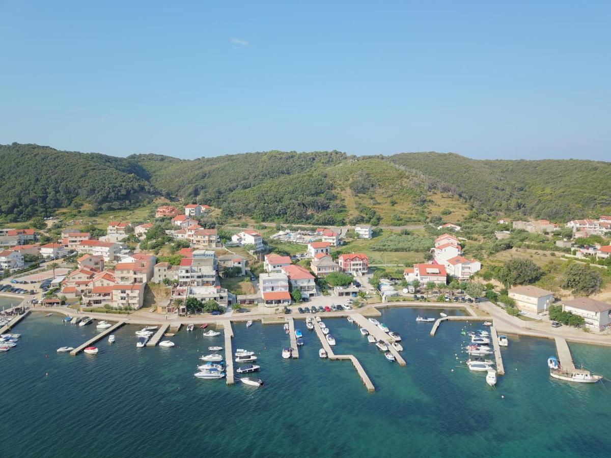 Bed and Breakfast Anka Bunic Rab Town Exterior foto