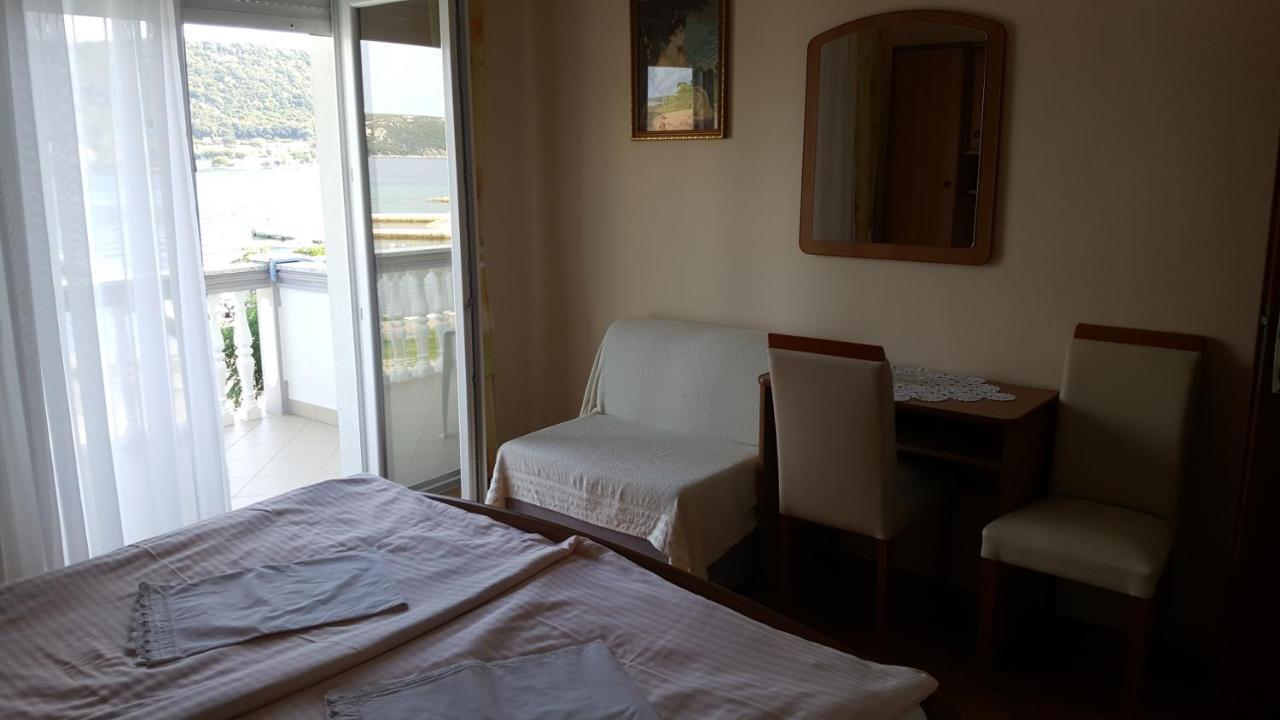 Bed and Breakfast Anka Bunic Rab Town Exterior foto