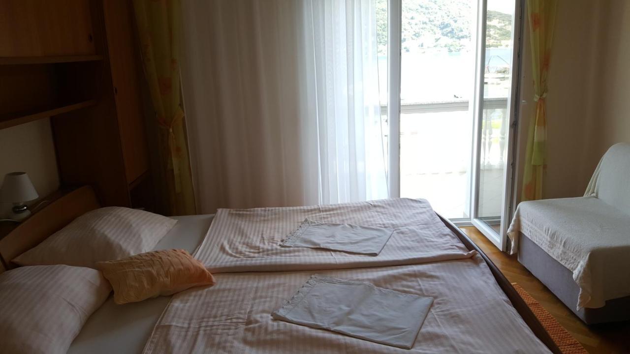 Bed and Breakfast Anka Bunic Rab Town Exterior foto