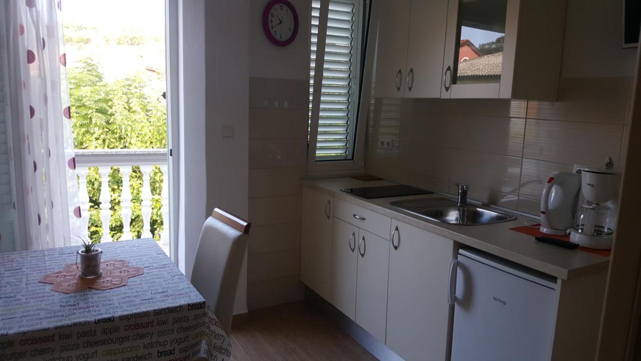 Bed and Breakfast Anka Bunic Rab Town Exterior foto