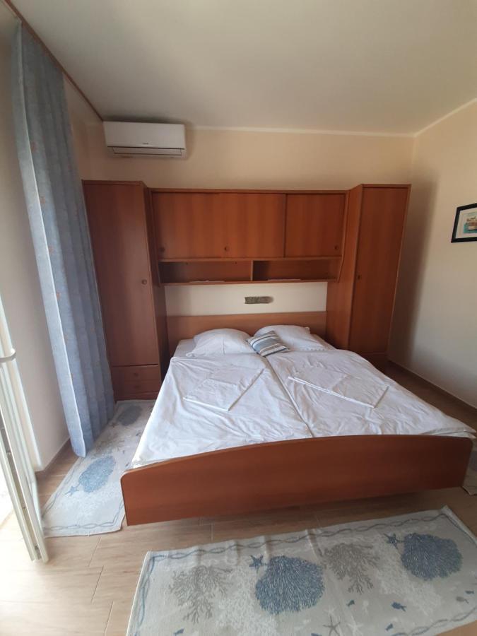Bed and Breakfast Anka Bunic Rab Town Exterior foto