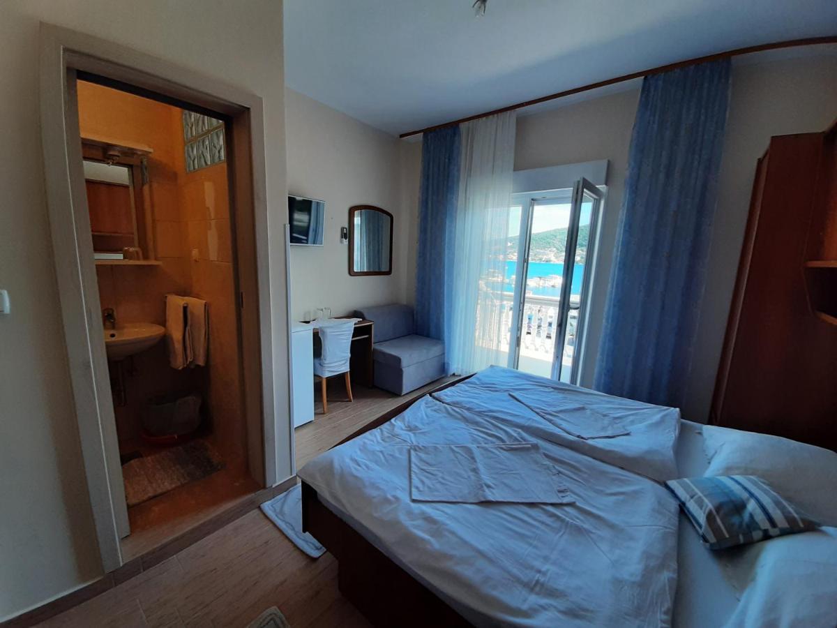Bed and Breakfast Anka Bunic Rab Town Exterior foto